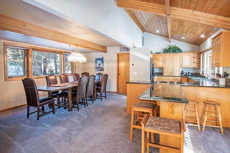 Deschutes Riverfront Home Sunriver Exterior photo