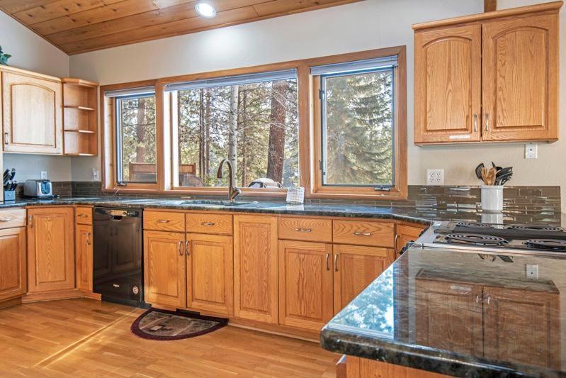 Deschutes Riverfront Home Sunriver Exterior photo