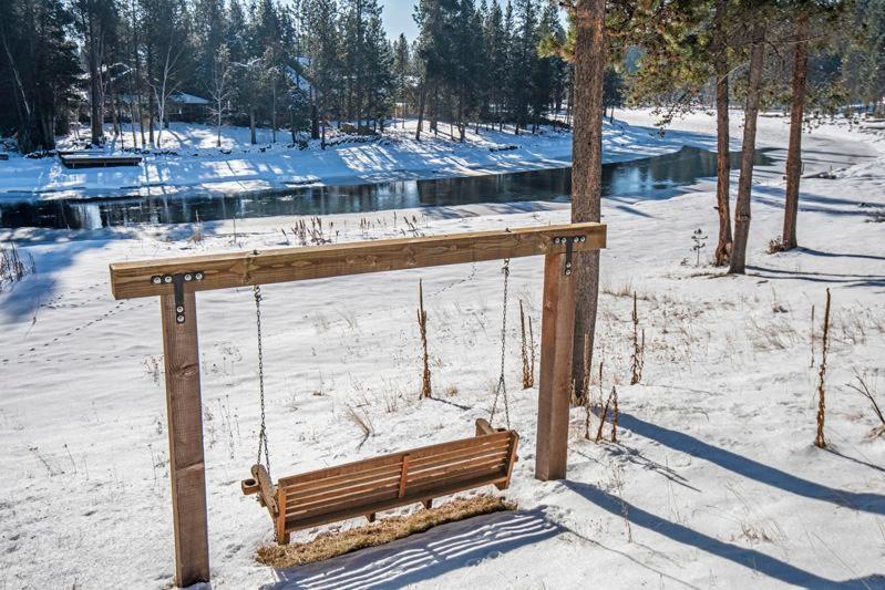 Deschutes Riverfront Home Sunriver Exterior photo